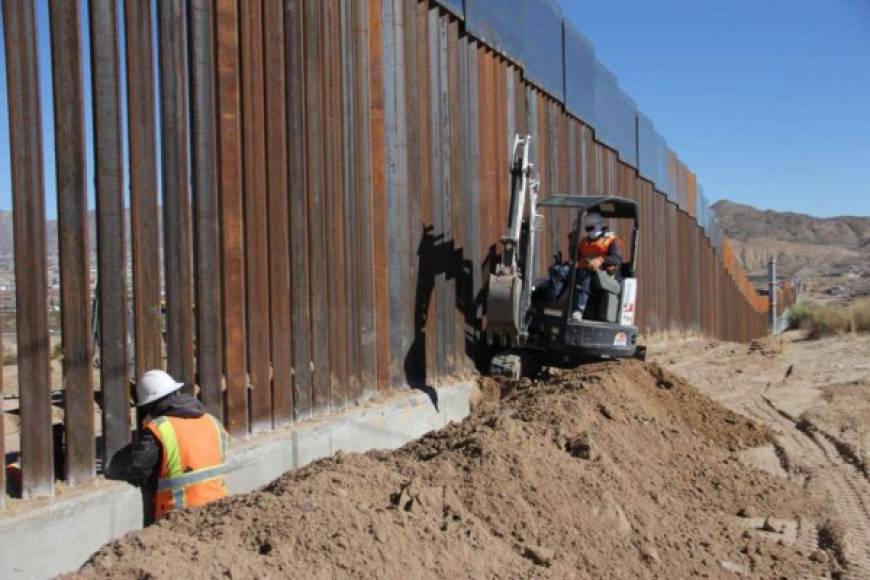 Los congresistas republicanos tienen previsto incluir en el presupuesto para 2018 del Departamento de Seguridad Nacional los 1.600 millones de dólares que solicitó la Casa Blanca para empezar a construir un muro entre Estados Unidos y México, de acuerdo con el proyecto revelado hoy.
