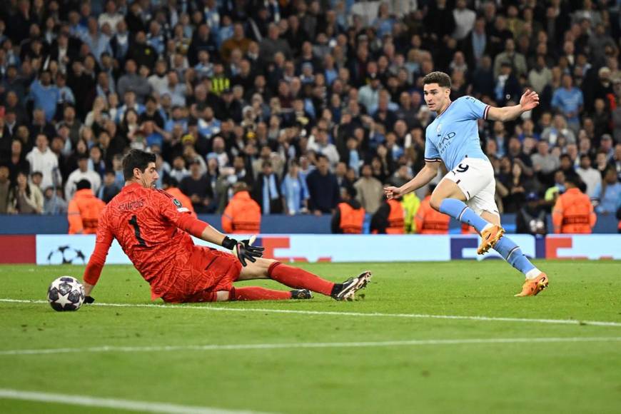 Julián Álvarez entró de cambio y a los minutos selló la goleada del Manchester City con el 4-0 sobre el Real Madrid.