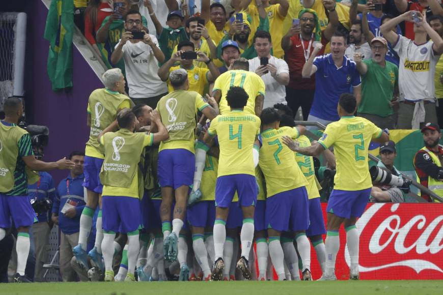 En la segunda jornada, el lunes, <b>Brasil</b> enfrentará a Suiza en el estadio 974. Serbia y Camerún, en tanto, chocarán por mantenerse vivos el mismo día, aunque más temprano, en el Al Janoub.