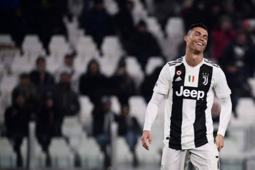 El brasileño Douglas Costa (13), el alemán Emre Can (45) y Daniele Rugani (84) anotaron los goles de la Juventus en un partido en el que Cristiano Ronaldo erró un penal.