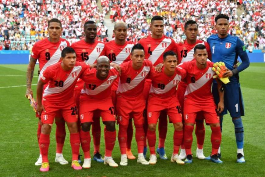 El once titular de Perú para enfrentar a Australia. Foto AFP