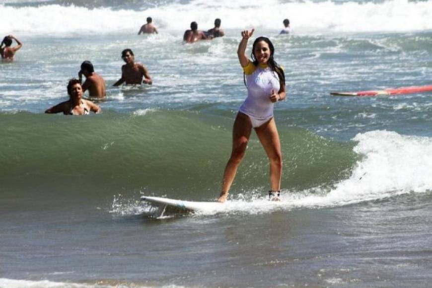 Marín no solo narra el deporte, también lo disfruta. En su cuenta de Instagram explica que una de sus aficiones es correr, por lo que ha participado en maratones avanzados de 21 kilómetros y 42 kilómetros; además tiene gusto por el surf.