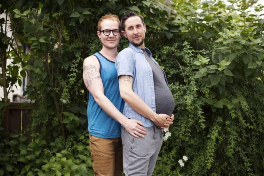 Trystan y Biff documentaron la evolución del embarazo en su página en Facebook. Concedieron numerosas entrevistas y se convirtieron en uno de los símbolos de la comunidad LGTB en EUA.