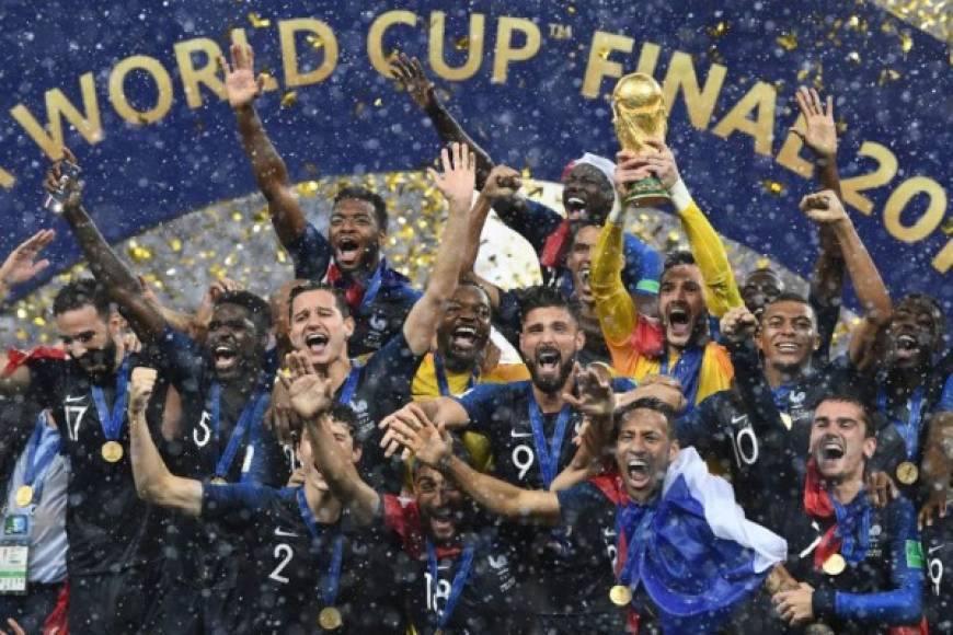 Francia fue la campeona del mundo al vencer 4-2 a Croacia y en el 11 ideal de la Fifa cuenta con 4 jugadores. Cabe señalar que en las sorpresas aparece Neymar, que fue eliminado por Brasil en cuartos de final. Messi y Cristiano Ronaldo quedaron fuera, sus selecciones no pudieron pasar de octavos.