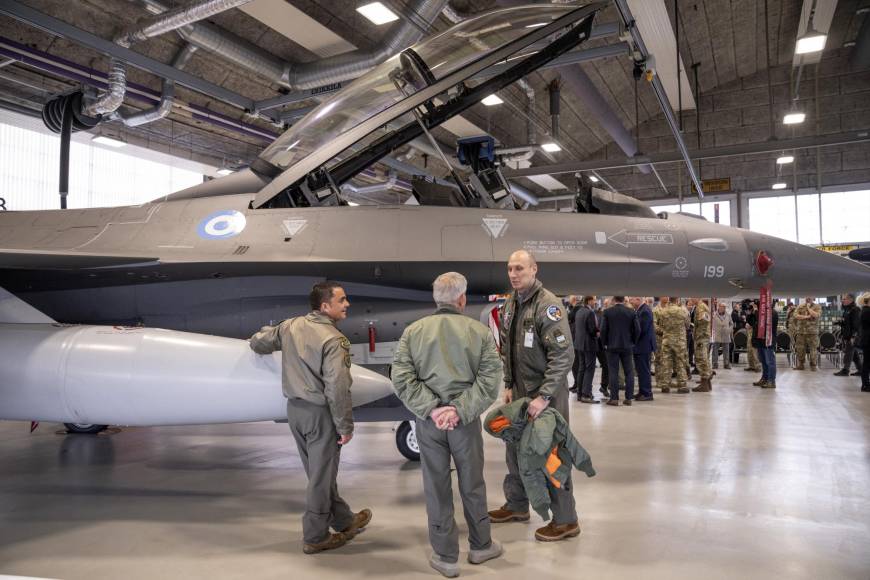 Dinamarca está modernizando su flota aérea con cazas F-35, un modelo mucho más moderno que los F-16, de los cuales tiene unos cuarenta, incluido unos 30 que siguen estando operativos, según los medios locales.