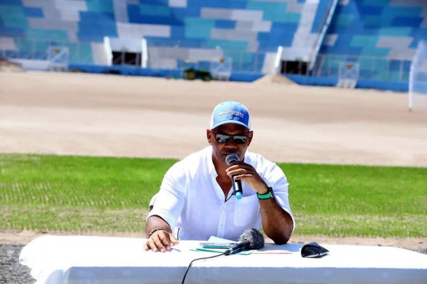 ¿Cuándo estará listo el Nacional para jugar? Basado en la recomendación de los expertos, Moncada anunció: “Vamos a inaugurar el Estadio Nacional 90 días después de la siembra de la grama”. 