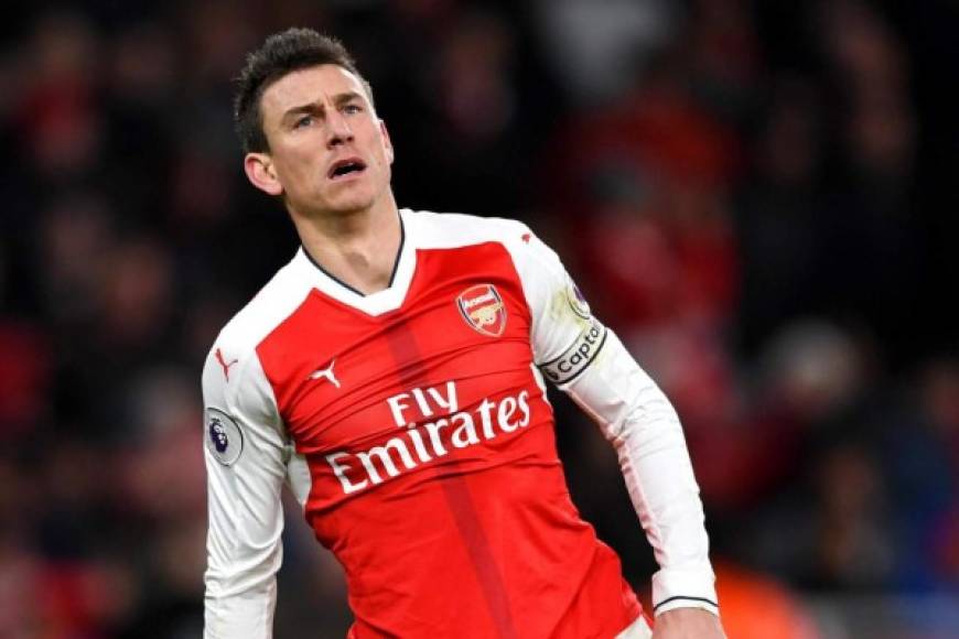 Laurent Koscielny ha puesto a todos los rumores sobre su futuro. 'Tengo un contrato con el Arsenal y no tengo ninguna razón para salir del club. Es mi octava temporada aquí y Wenger es una gran inspiración para mí', ha dicho Koscielny en el sitio web de los gunners. El defensa ha sido vinculado con un interés del Olympique de Marsella.