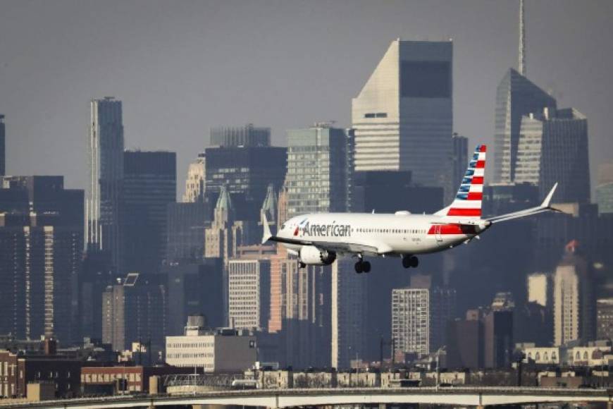 En Estados Unidos muchos tripulantes y pasajeros se niegan ahora a volar en esos aviones y el Sindicato de personal navegante (APFA), representante de asalariados de American Airlines, pidió a sus miembros no viajar en ellos si tienen temores.