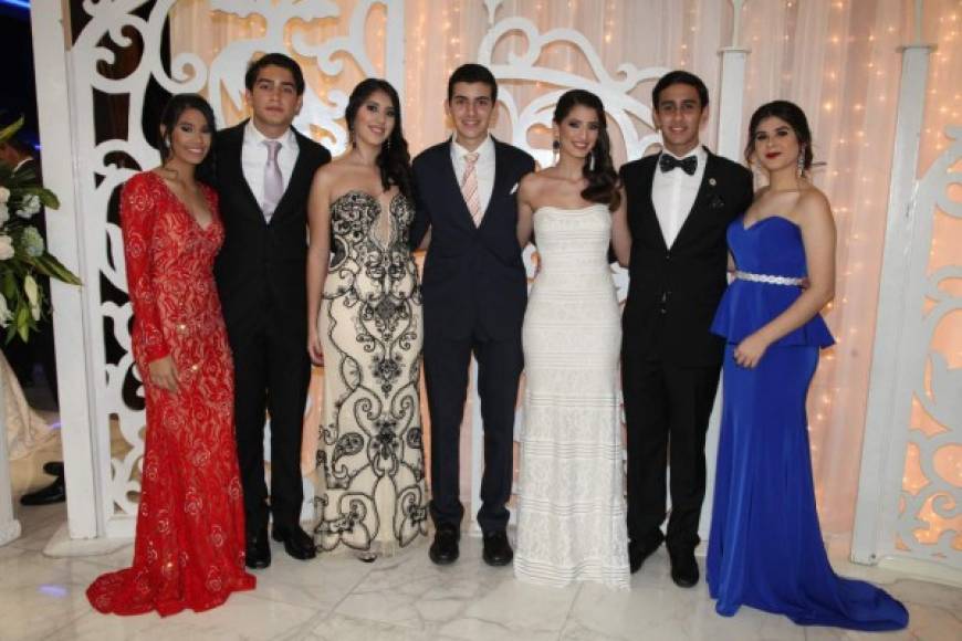 Patricia Cerrato, Roberto e Isabel Morales, Fabrizio, Giselle, Omar y Vilma Larach.