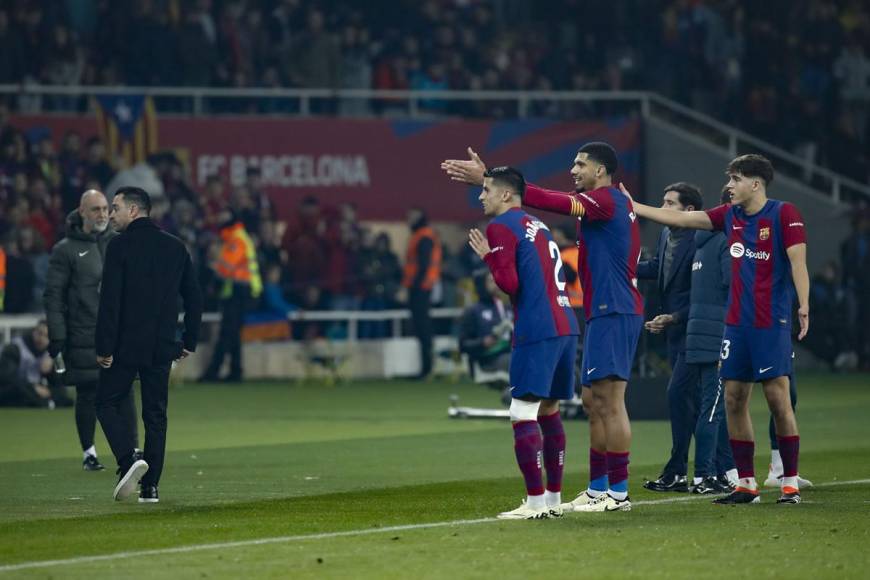 La decisión de no pitar penal enfado mucho a los jugadores del Barcelona y a Xavi Hernández, quien reaccionó muy molesto.