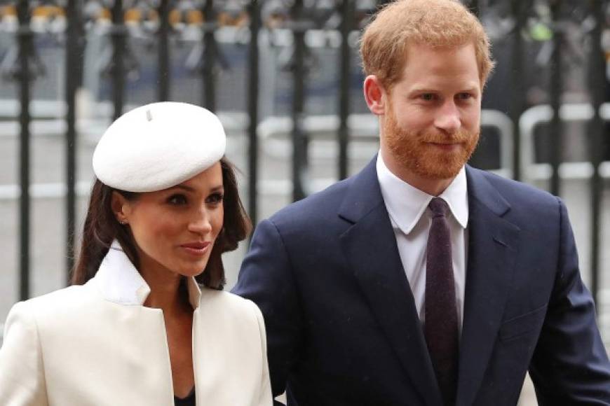 4. 'No podía salir del palacio': Meghan también dijo que se sentía aislada en el palacio de Kensington ya que 'no podía ni salir a almorzar con mis amigas'. Los tabloides afirman que la duquesa podía salir cuantas veces quisiera y a donde lo deseara. Fue captada un sínnumero de veces en spas, pubs, y restaurantes por los medios.