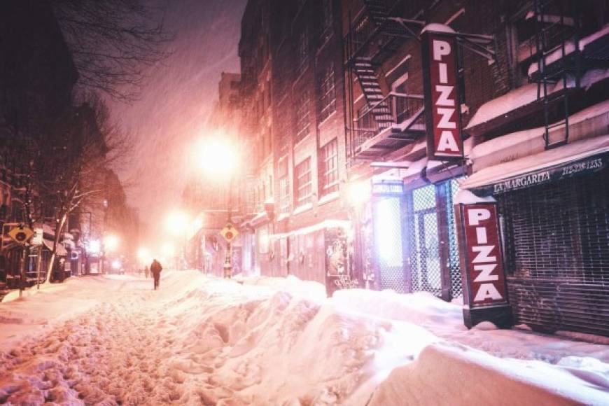 En Nueva York, las autoridades meteorológicas dijeron a los residentes que esperan para este fin de semana temperaturas entre -12,7 y -6,6 grados Celsius, que describieron como 'muy por debajo de lo normal'.