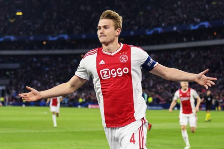 Matthijs de Ligt - El defensa holandés aún no sabe en qué equipo jugara la próxima temporada. Barcelona parece ser el mejor posicionado para ficharlo, ante el interés de otros grandes clubes de Europa, pero el joven capitán del Ajax mantiene en secreto su futuro. 'No puedo decir nada, todavía. Veremos dónde estoy al final del verano', dijo.