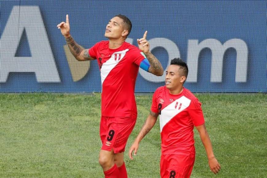 Paolo Guerrero celebrando su primer gol en un Mundial. Foto AFP