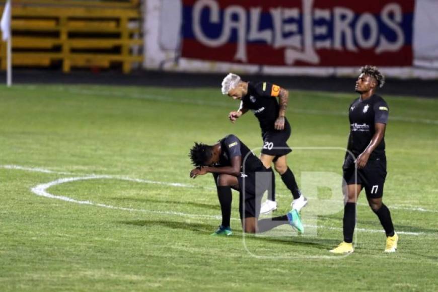 Los jugadores del Honduras Progreso estaban hundidos y humillados por la paliza que les metió el Olimpia.
