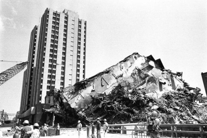 Actividades culturales y cívicas inundan estos días Ciudad de México para conmemorar el 30 aniversario del sismo que asoló la ciudad en 1985 y que, además de causar miles de víctimas, despertó a la sociedad y motivó grandes cambios en el país.