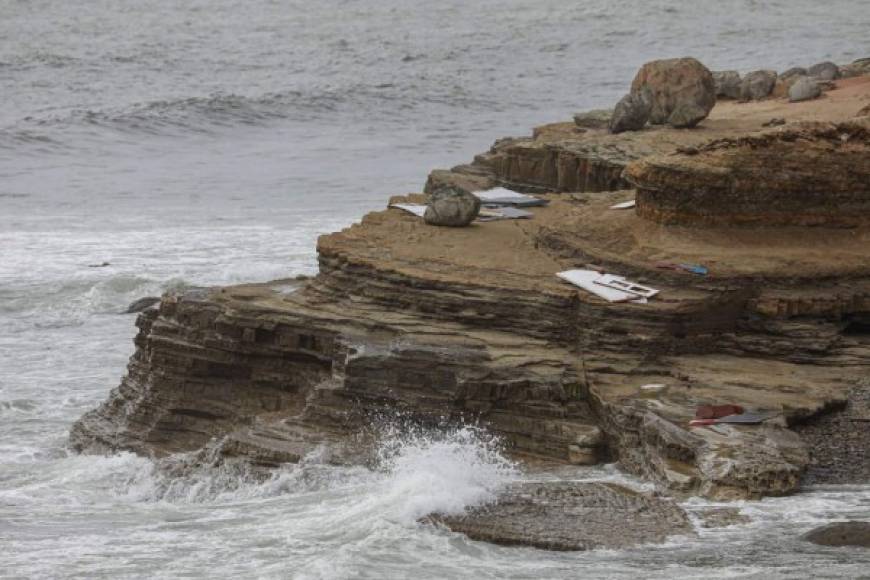 Describió las condiciones en el lugar como 'bastante duras': fuerte oleaje, viento frío y el agua a una temperatura de 60 grados Fahrenheit (15,5 grados centígrados), que, aseguró, puede causar hipotermia 'bastante rápido'.