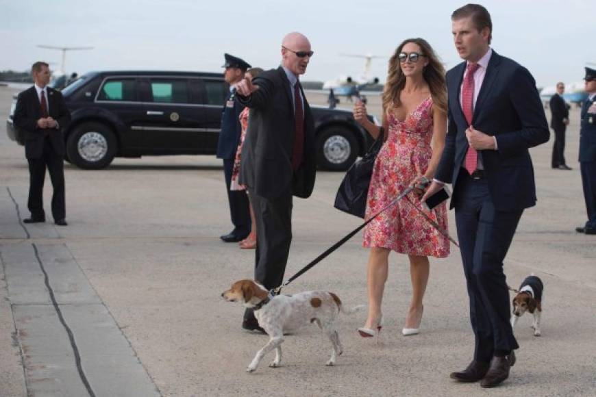 Eric Trump y su esposa Lara se unieron a su familia en la celebración de la Pascua.