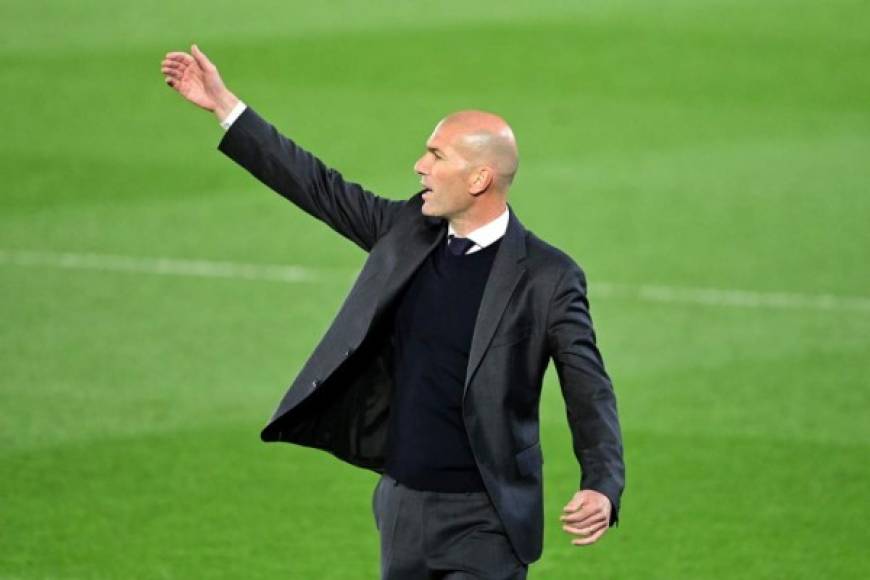 Cada vez son más las voces que especulan con la posibilidad de que Zidane decida continuar su carrera en la selección francesa o en la Juventus. Foto AFP.