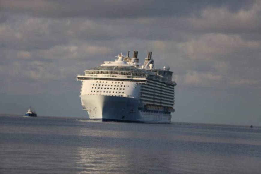 Allure of the Seas zarpó ayer de Cozumel, México, y atracó hoy en el Puerto de Roatán.