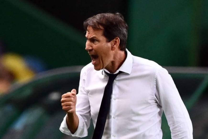 El técnico del Lyon, Rudi García, celebrando la victoria y clasificación.