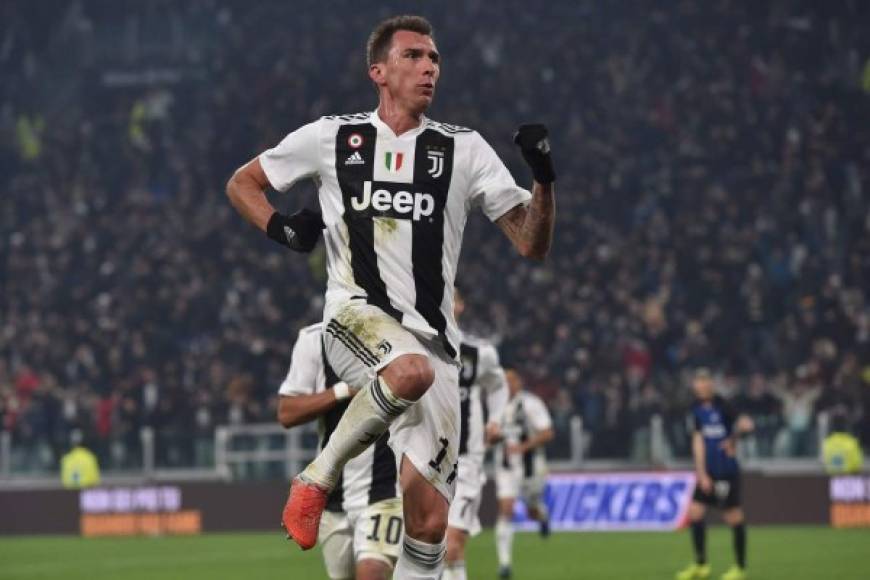 De acuerdo con el medio inglés Daily Mail, ya existiría un acuerdo entre el Manchester United y la Juventus de Turín por el croata Mario Mandzukic. Por el internacional de 33 años los 'diablos rojos' abonarían más de 16 millones de euros, el atacante firmaría por tres temporadas y ganaría 6.5 millones por año.