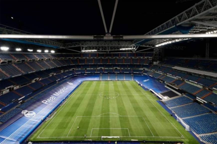 Hace un mes parecía impensable ver el nuevo Bernabéu acondicionado para el regreso de los partidos. Sin embargo, todo ha podido conseguirse gracias a los operarios que han hecho un trabajo impresionante para tener listo el estadio en el día de hoy.