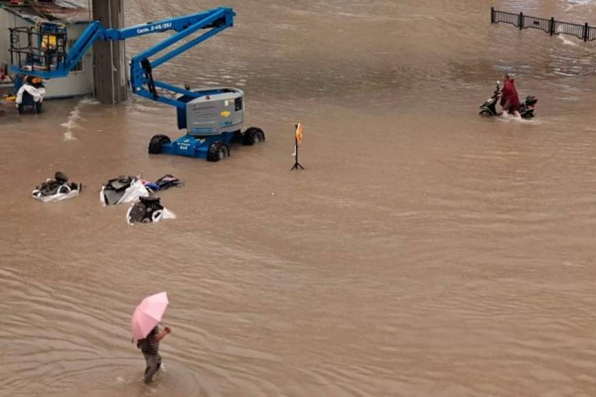 Cerca de 200.000 personas fueron evacuadas en Zhengzhou, ciudad de 10 millones de habitantes, situada a 700 km al sur de Pekín.