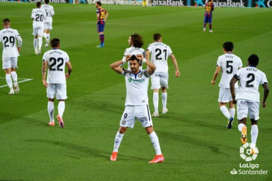 Así celebró Ángel Rodríguez el autogol de Lenglet tras un remate suyo.