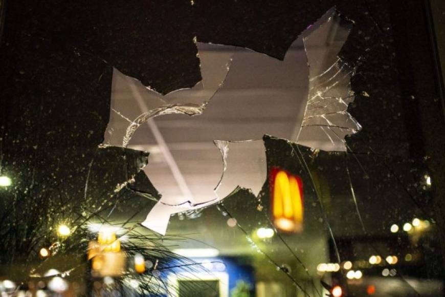 TACOMA, WA - JANUARY 24: Broken glass is seen at a vandalized building in downtown Tacoma during an anti-police protest on January 24, 2021 in Tacoma, Washington. The previous day, a Tacoma police officer drove through a crowd, spurring outrage and triggering an investigation. David Ryder/Getty Images/AFP<br/><br/>== FOR NEWSPAPERS, INTERNET, TELCOS & TELEVISION USE ONLY ==<br/><br/>