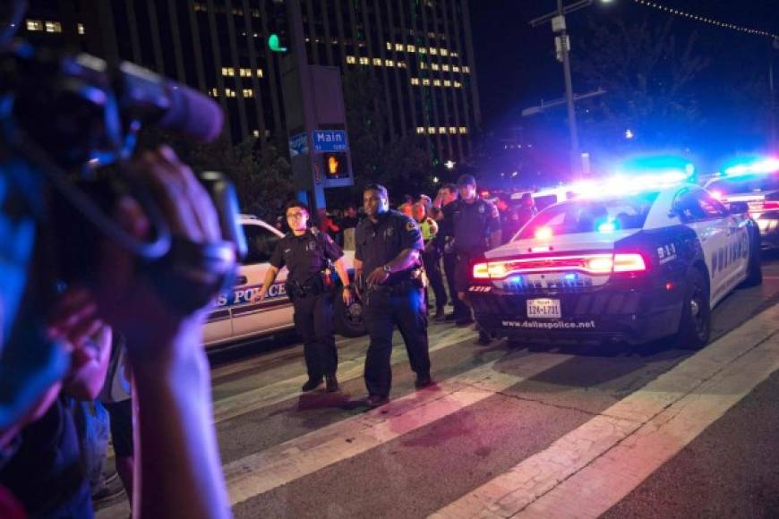El ataque ocurrió durante una protesta antirracista, motivada por la muerte de dos ciudadanos negros a manos de la policía en Luisiana y Minnesota esta semana.