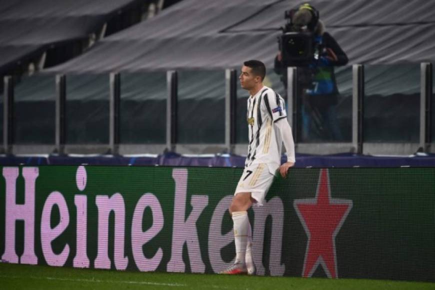 Cristiano Ronaldo estaba decepcionado tras la eliminación de la Juventus.