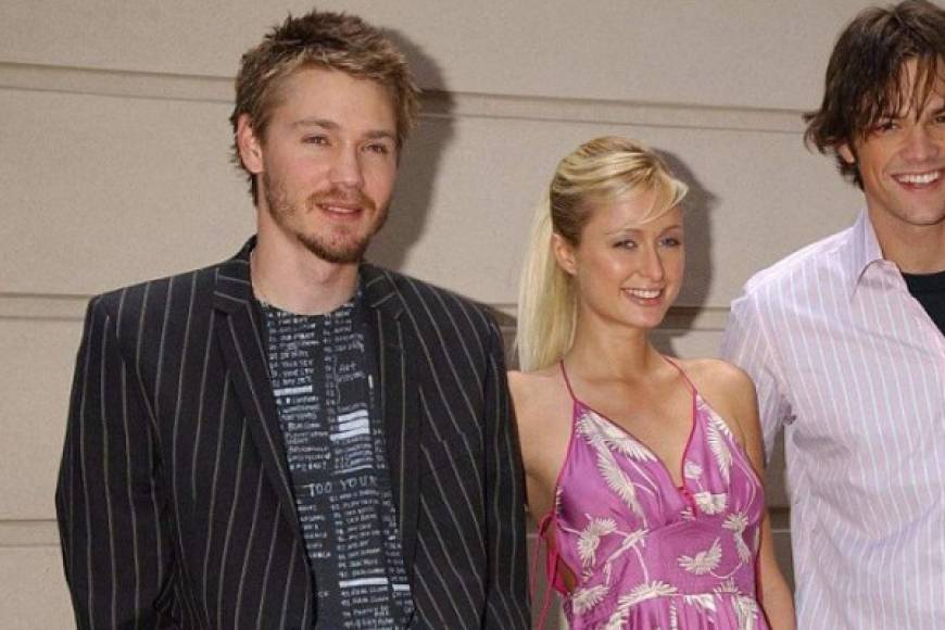 Chad Michael Murray engañó a su entonces esposa Sophia Bush con la coprotagonista de Casa de cera, Paris Hilton en 2005. El novio de Hilton en el momento, Nick Carter confirmó que las acusaciones eran ciertas en una entrevista radial.