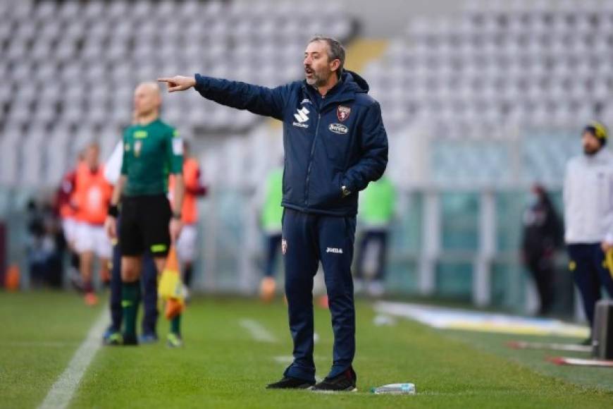 El Torino ha despedido oficialmente a Marco Giampaolo después de un comienzo de temporada desastroso (13 puntos en 18 partidos, ocupando puestos de descenso). La decisión se tomó tras el empate (0-0) del sábado contra el Spezia, equipo que jugó con 10 hombres durante más de 80 minutos.