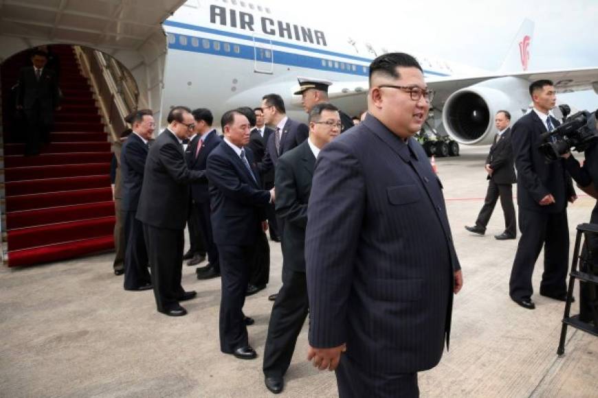 Kim llegó a Singapur a bordo de un 747 de Air China que despegó de Pyongyang por la mañana con destino a Pekín antes de cambiar el número de vuelo una vez ya en el aire para dirigirse hacia el sur.