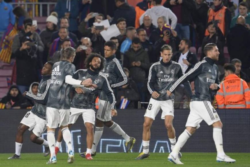 Los jugadores del Real Madrid estuvieron concentrados desde el calentamiento. Marcos Llorente fue la novedad en el 11 titular, jugó de entrada en lugar de Casemiro.