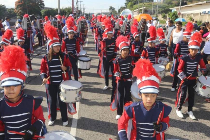 En Tegucigalpa, el primer lugar como banda de guerra lo ganó el instituto Jarimer.