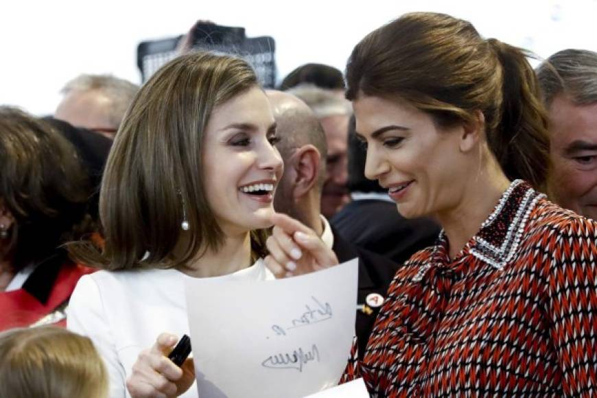La reina y la primera dama argentina mostraron su complicidad durante el evento.