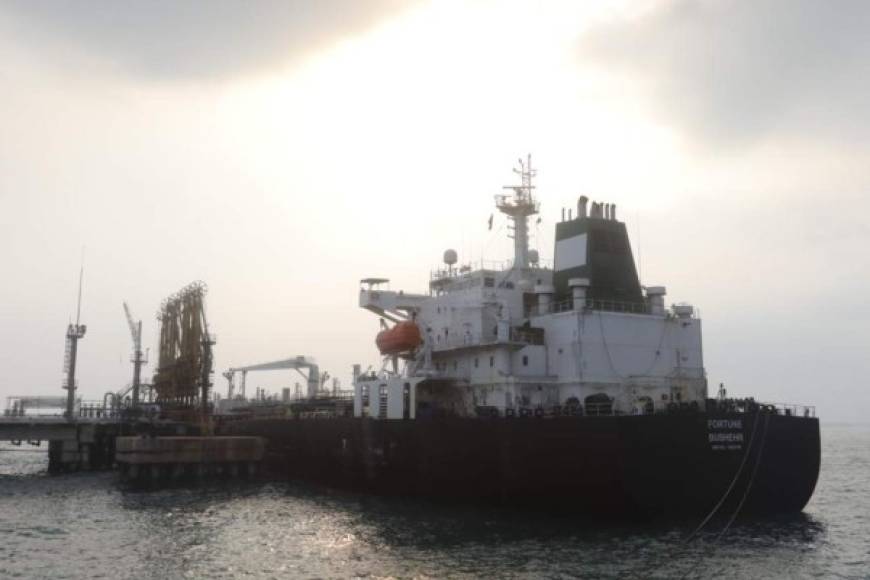 'Con la llegada del buque Fortune y los demás buques que ya están dentro del mar territorial venezolano, dentro de la zona económica exclusiva, se expresa la autodeterminación de los pueblos', dijo El Aissami en declaraciones ofrecidas con el buque de fondo.