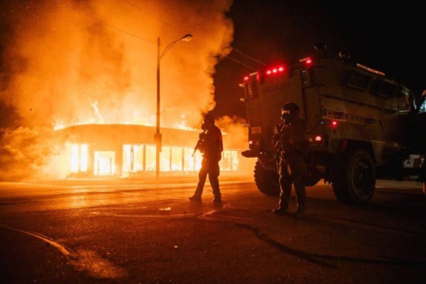 Antes de un toque de queda impuesto en el condado de Kenosha para preservar el orden público, los residentes clamaban por el fin a la impunidad policial.