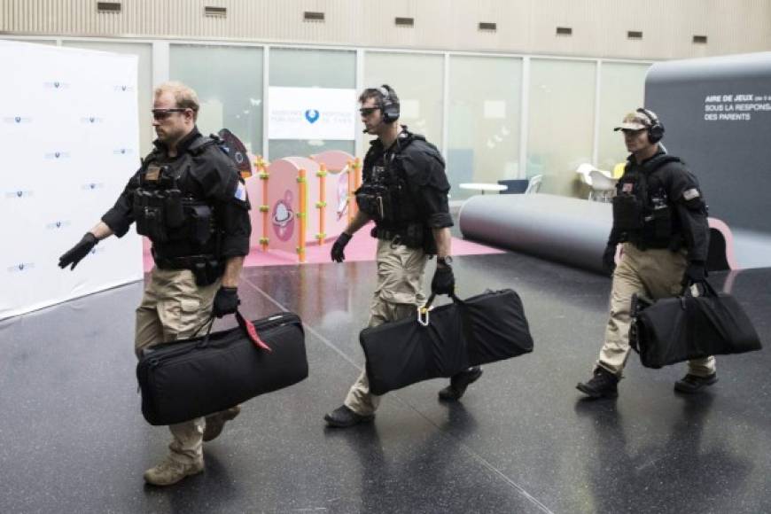 Los Trump se encuentran fuertemente resguardados en París por miembros de las fuerzas de seguridad estadounidenses y francesas.