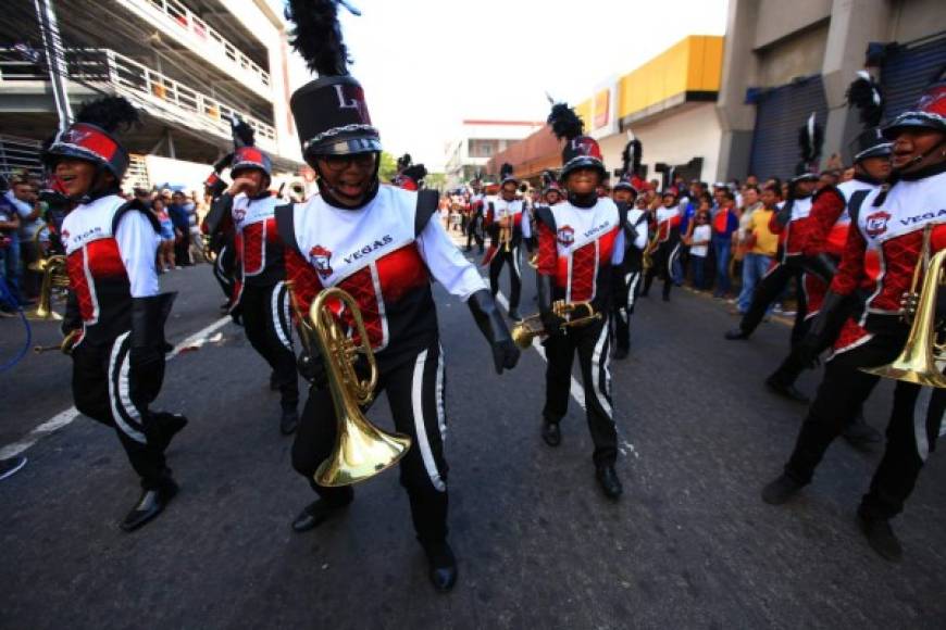El instituto Las Vegas se alzó con el primer lugar como banda marcial en San Pedro Sula en los desfiles patrios en Honduras.