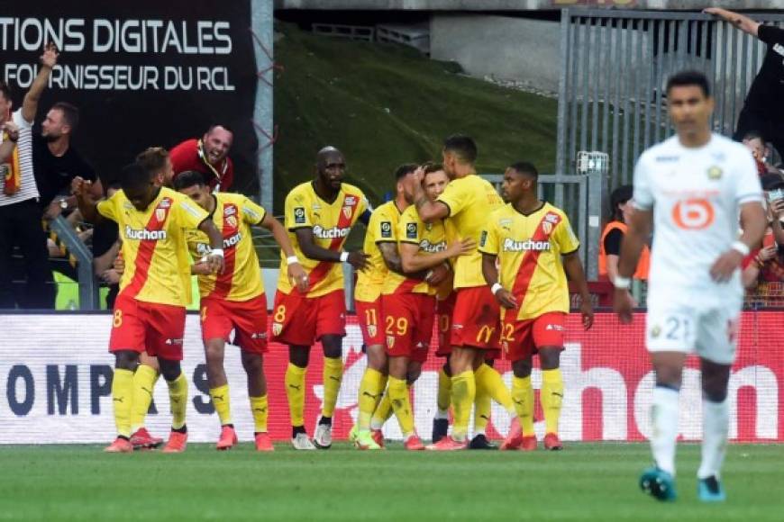 El partido, que terminó con victoria 1-0 del Lens, había llegado al descanso con empate sin goles (0-0).