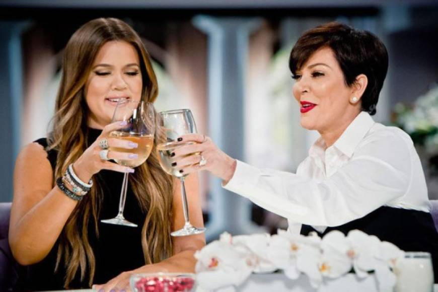 Kris Jenner admitió engañar a Robert Kardashian, este es un asusto muy intenso, pues ella incluso llevó a su hija Khloe a conocer a su amante y le pidió que guardara el secreto de este amorío.