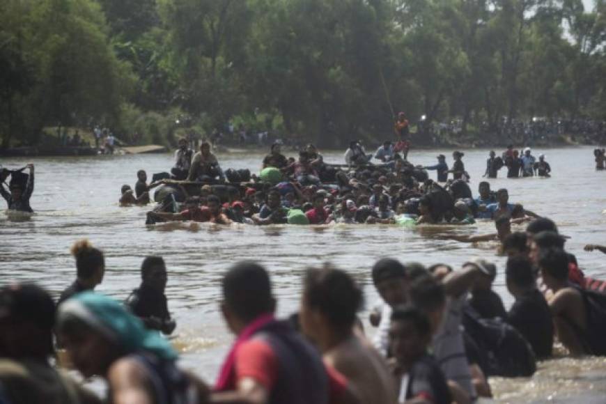 Elementos de la Marina patrullaban el río esta madrugada, finalmente los migrantes lograron cruzar e ingresar a territorio mexicano.