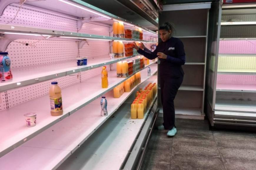 Algunos supermercados solo tienen carne de hamburguesas y croquetas de pollo industrializados y a precios no regulados.