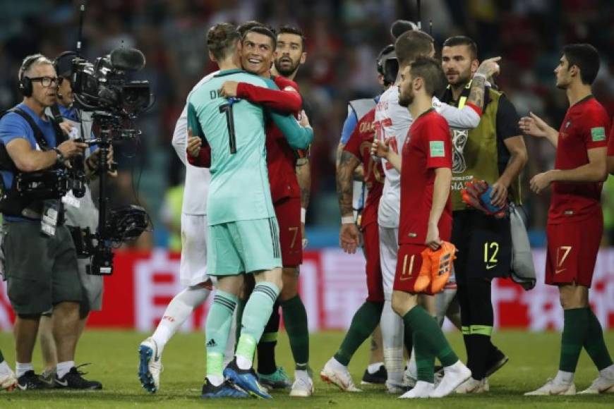 Cristiano Ronaldo consoló a De Gea. Foto AFP
