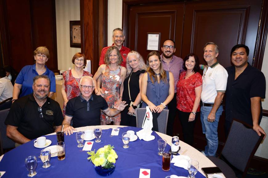 Los invitados especiales de la celebración, miembros del Club Rotario de Florida distrito 6890