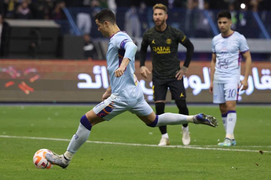 El árbitro cobró penal y Cristiano Ronaldo lo lanzó para marcar el empate 1-1 en ese momento.