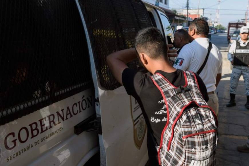 La Guardia Nacional se apostó en la frontera sur de México desde el pasado sábado, día en que la caravana de migrantes centroamericanos, en su mayoría hondureños, pretendía abandonar Guatemala e intresar al país azteca.